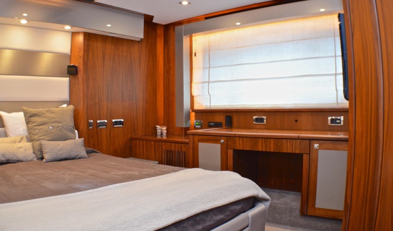 74 Sunseeker Master Cabin