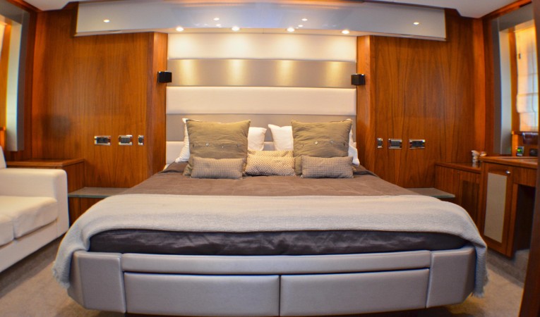 74 Sunseeker Master Cabin