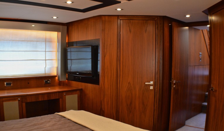 74 Sunseeker Master Cabin