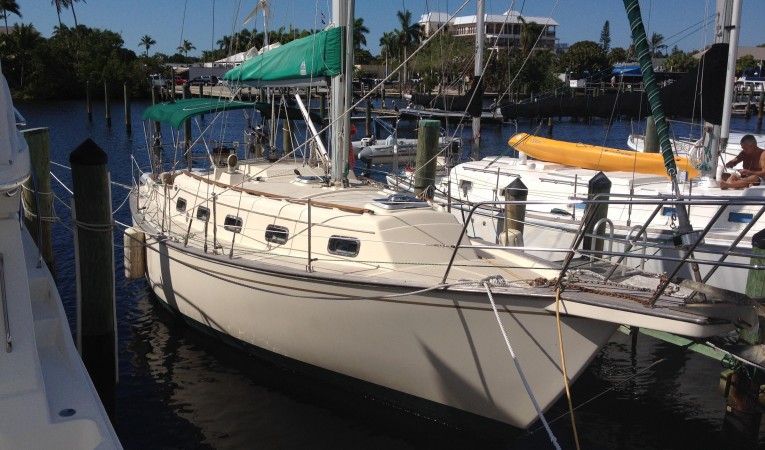 32 Island Packet Starboard Profile