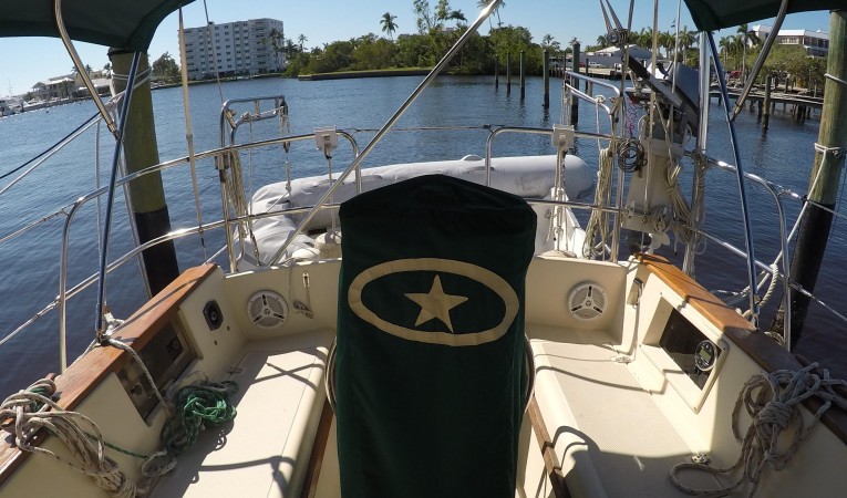 32 Island Packet Large cockpit