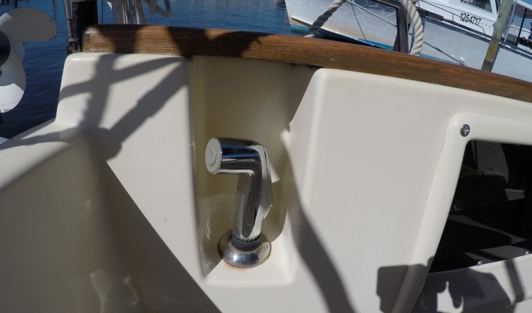 32 Island Packet Cockpit shower