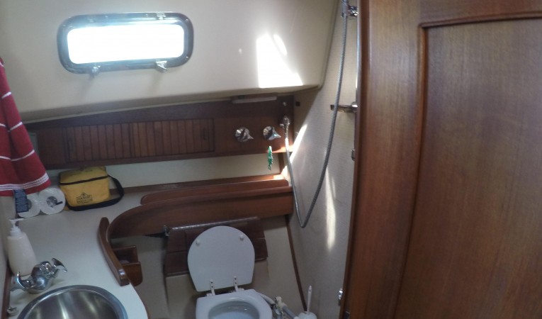 32 Island Packet Large forward head /  shower