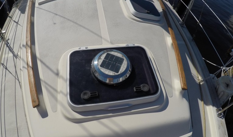 32 Island Packet Solar hatch vent