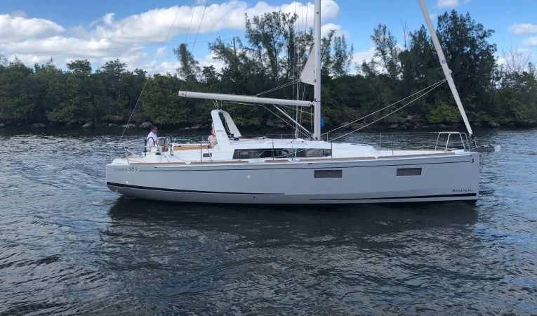 38 Beneteau 