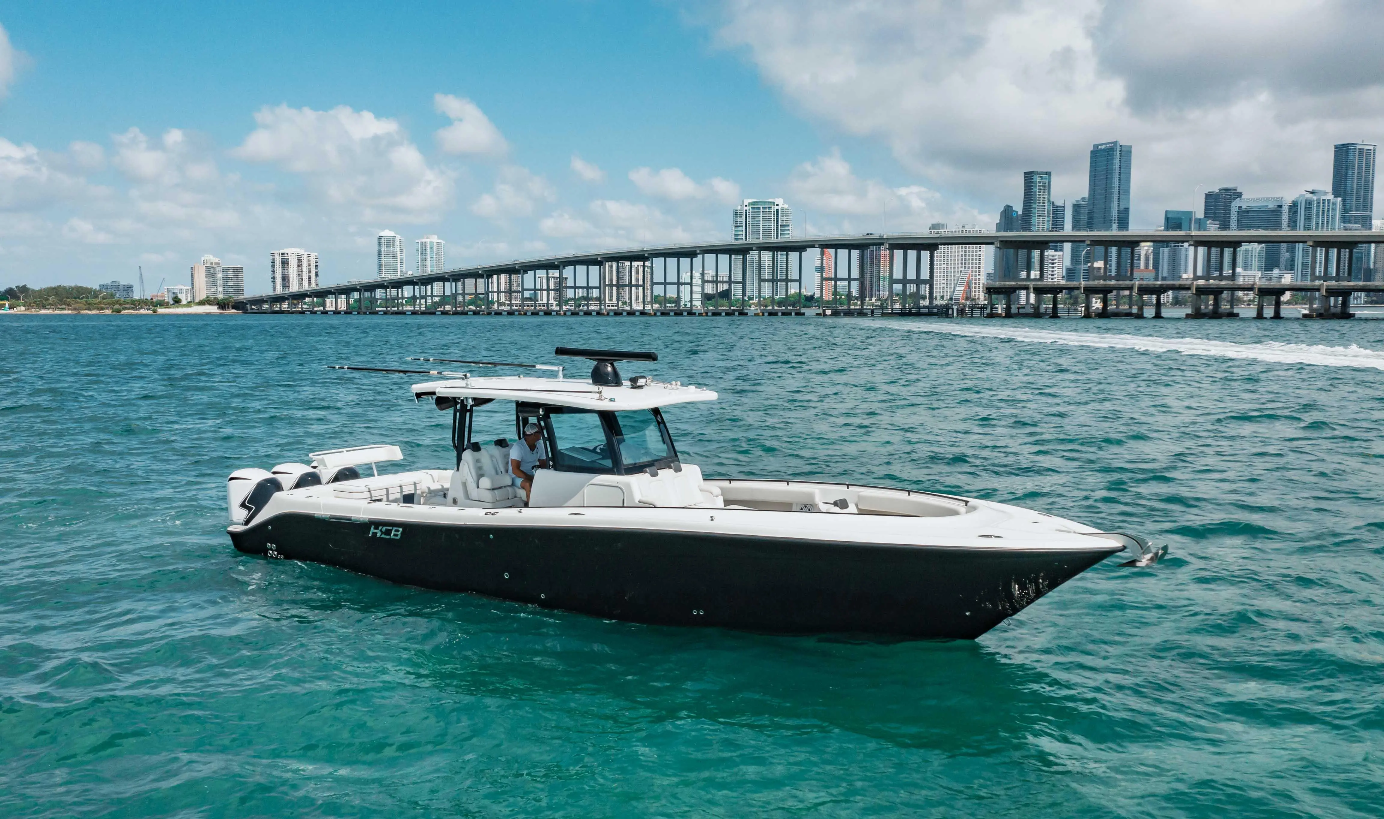 39 Hcb 2019 Miami, Florida Sold on 2021-05-20 by Denison Yacht Sales