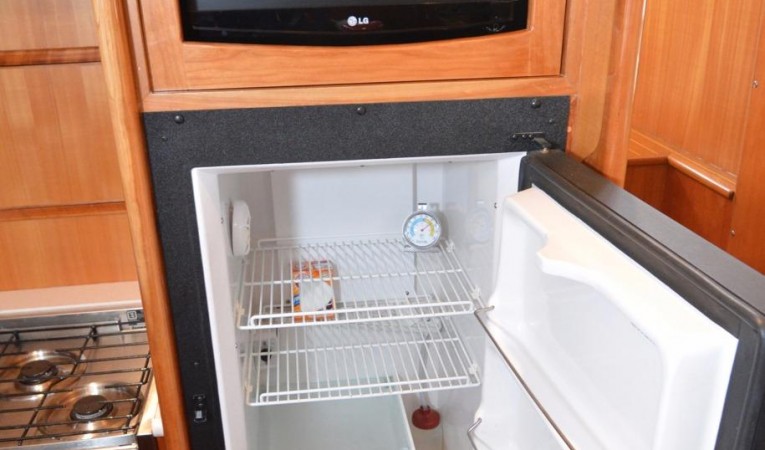 43 Selene Galley- New Seafreeze refrigerator