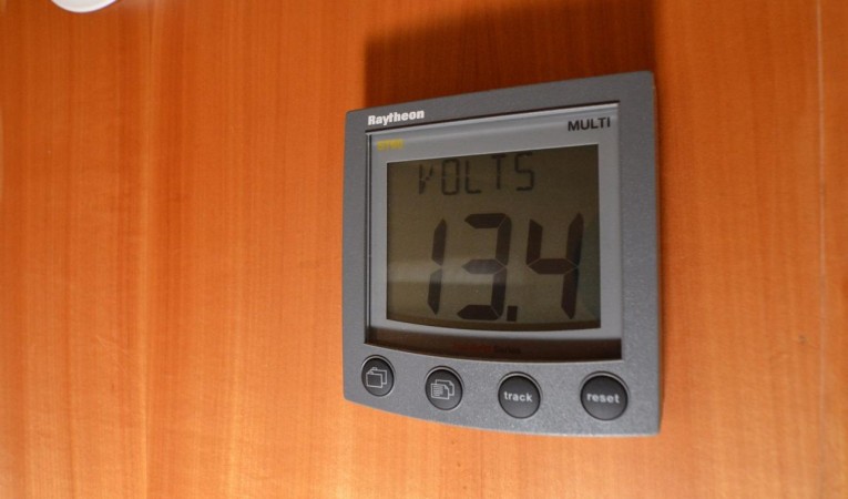 43 Selene Master Stateroom- Raytheon- ST60