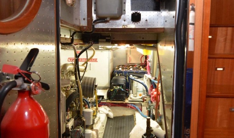 43 Selene Engineroom- Entrance from companionway