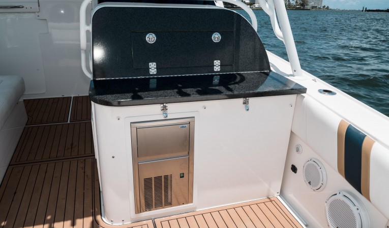 37 Midnight Express Ice Maker