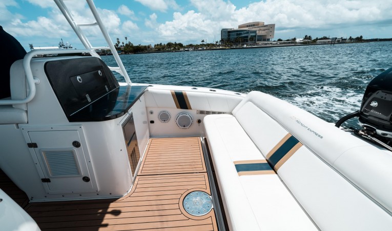 37 Midnight Express Cockpit Stbd