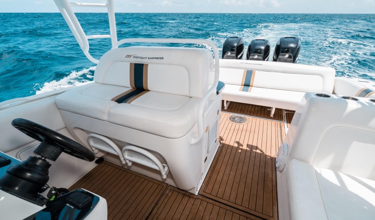 37 Midnight Express Helm Aft