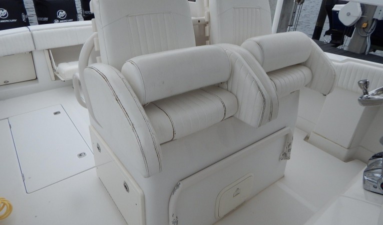38 Jupiter Helm Seats