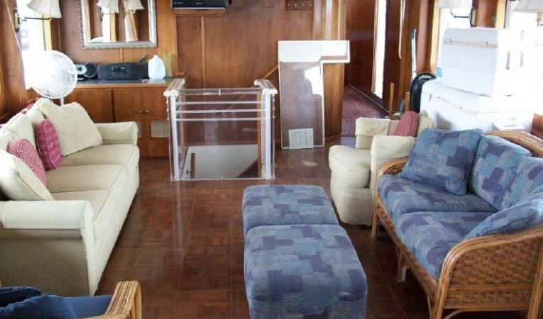 86 Feadship Main salon facing forward