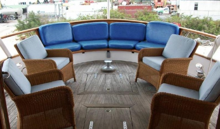 86 Feadship Aft deck seating
