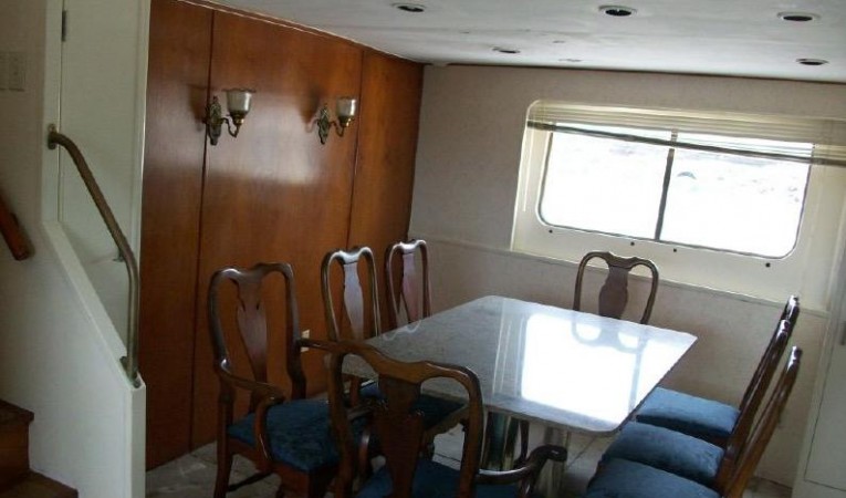 86 Feadship Dining area below deck (large hull windows)