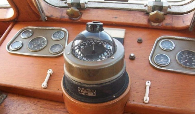 86 Feadship Helm station