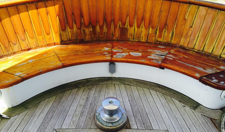 86 Feadship Aft seating & windlass