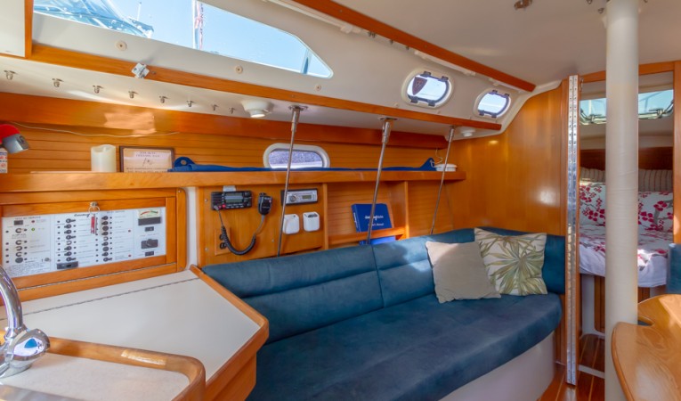 32 Catalina Nav Table