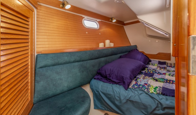 32 Catalina Aft Stateroom with Extra Large Berth