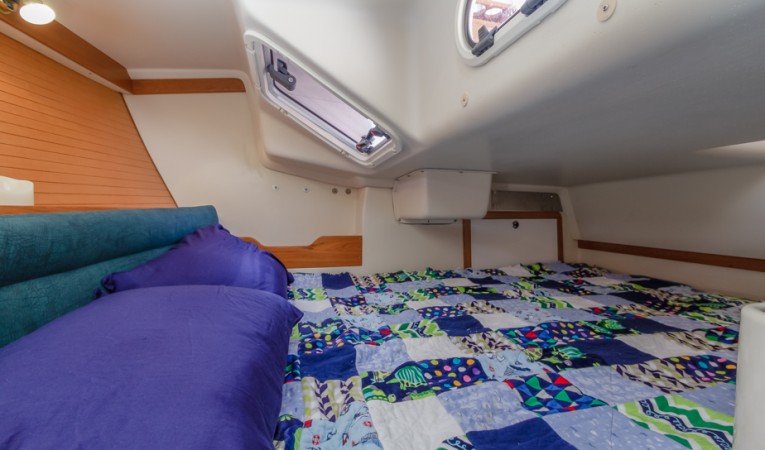 32 Catalina Huge Aft Stateroom Berth