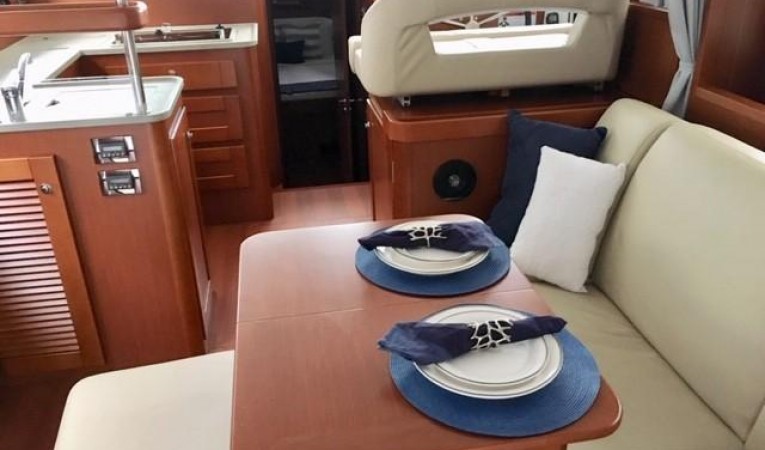 44 Beneteau 