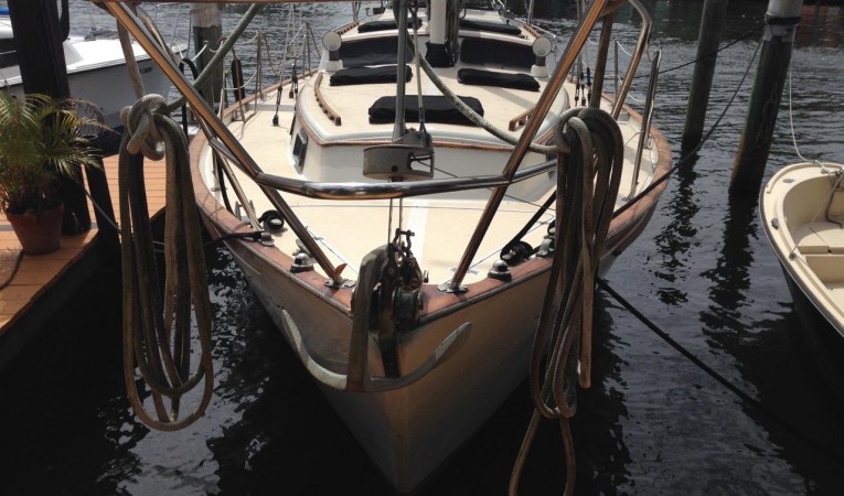 36 Islander Yachts ... from every angle.