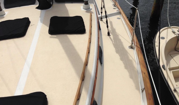 36 Islander Yachts Topsides in very nice condition