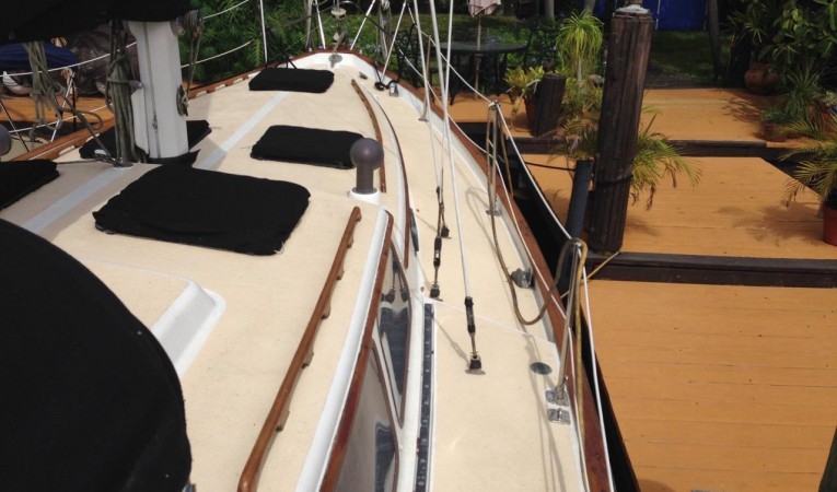 36 Islander Yachts Sun covers on all hatches