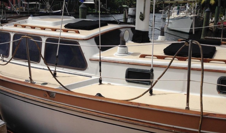 36 Islander Yachts Sitting pretty from every angle