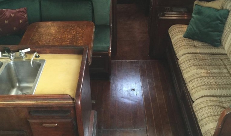 36 Islander Yachts Beautiful woodwork throughout