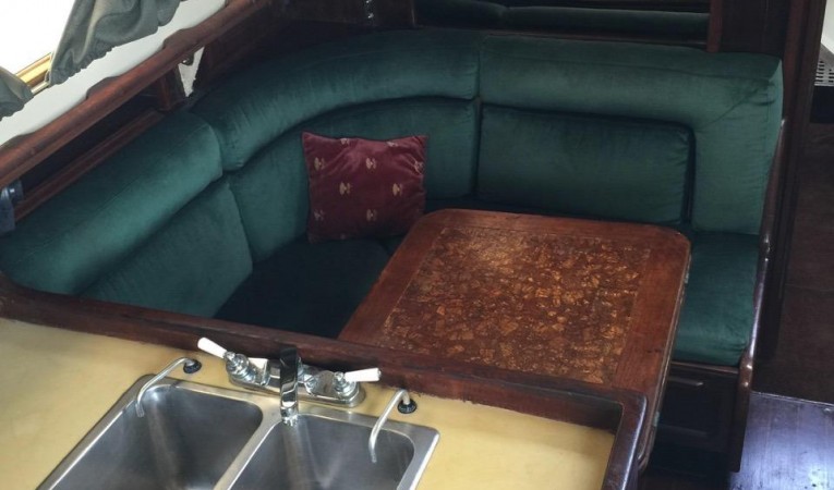 36 Islander Yachts Large windows pour in light