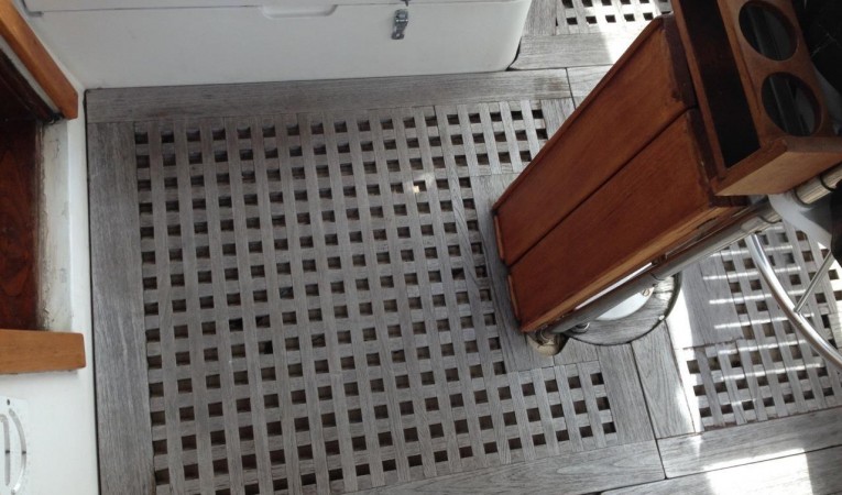 36 Islander Yachts Teak throughtout cockpit