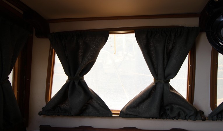 36 Islander Yachts Crazing on window