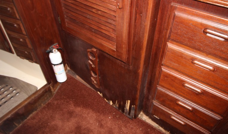 36 Islander Yachts Extensive delamination in cabin ...