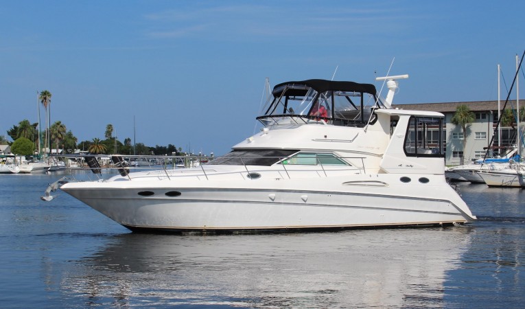 42 Sea Ray Profile in Water4