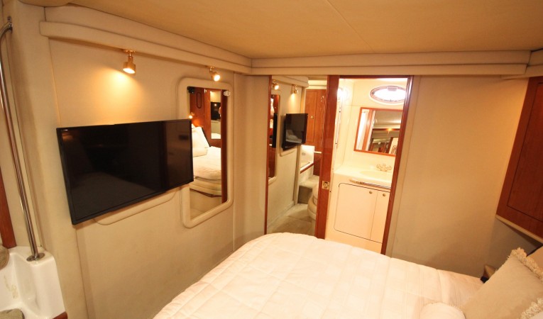 42 Sea Ray Aft Stateroom 4