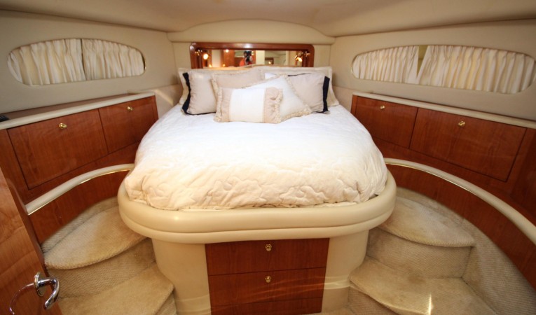 42 Sea Ray Forward Stateroom