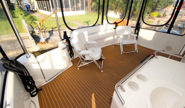 42 Sea Ray Aft Deck 4
