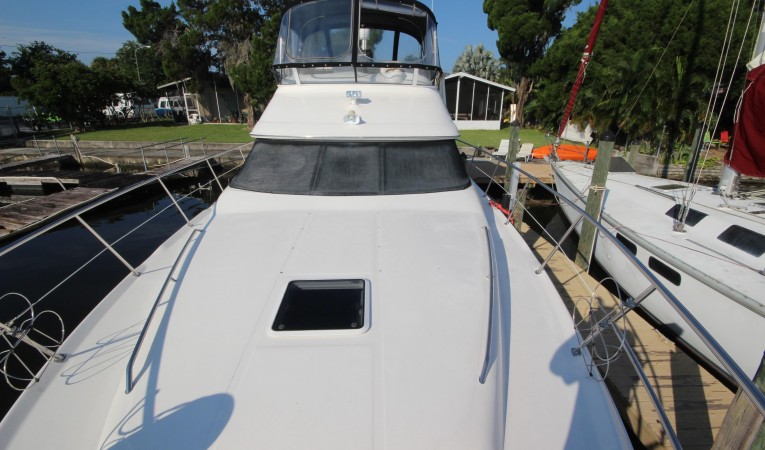 42 Sea Ray Foredeck
