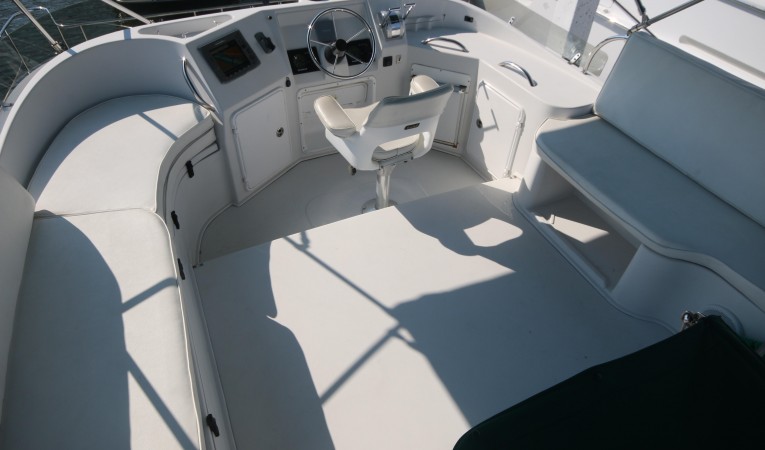 34 PDQ flybridge helm