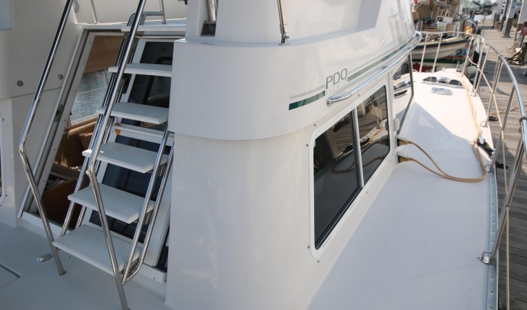 34 PDQ starboard walkway