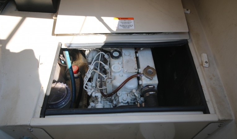 34 PDQ genset in port forward hull