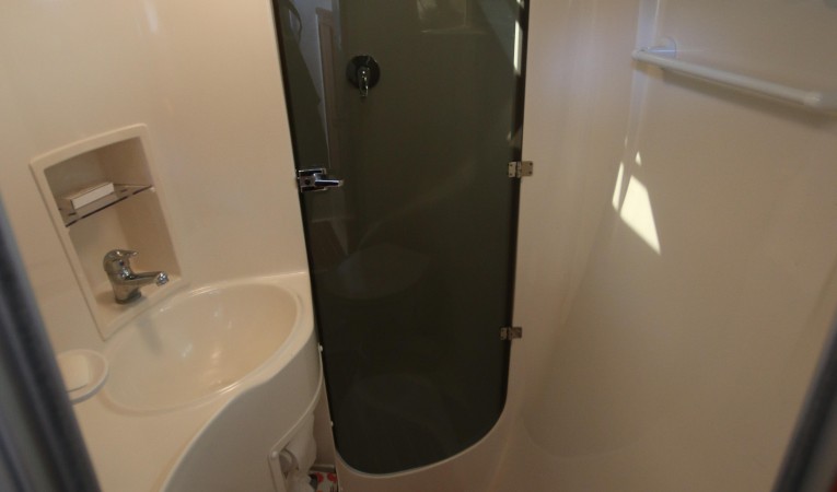 34 PDQ head to starboard