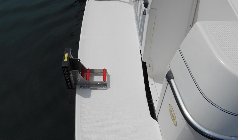 28 Bayliner Swimstep