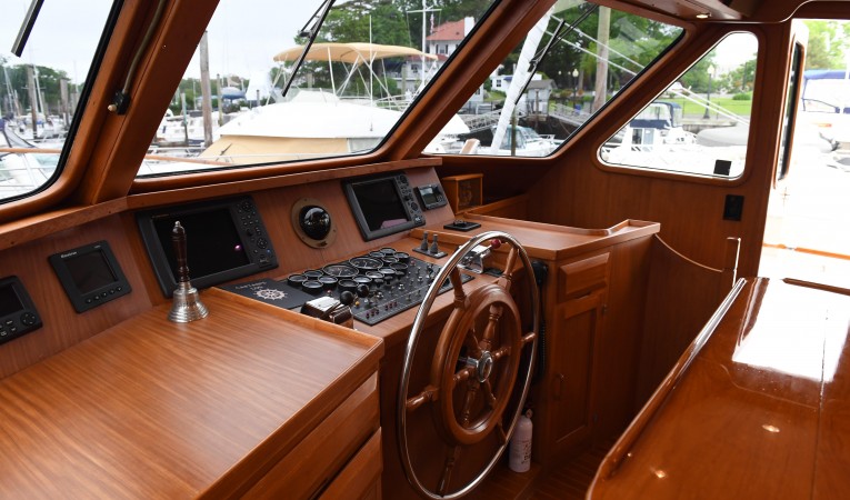 53 DeFever Pilot house