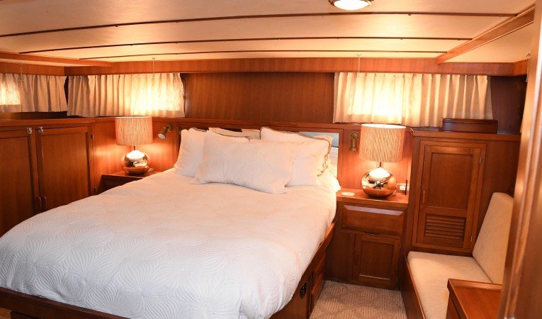 53 DeFever Master Stateroom