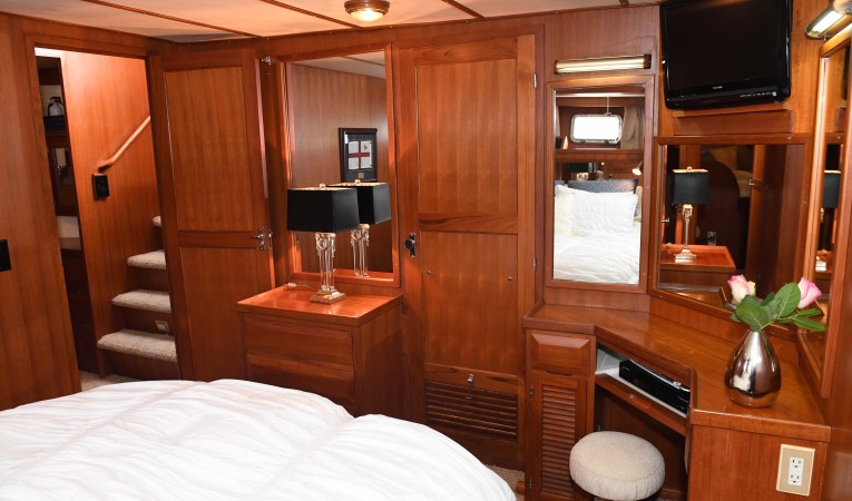 53 DeFever VIP Stateroom