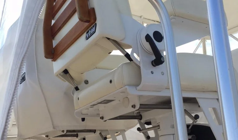 43 Tiara Bridge Helm Seats