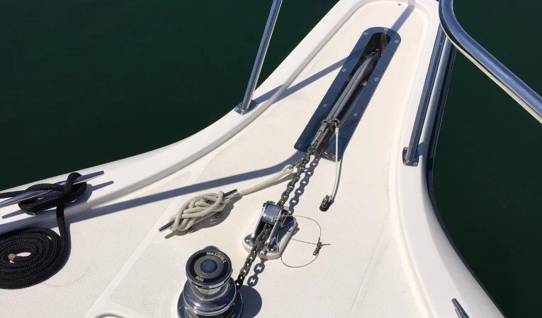 43 Tiara Windlass
